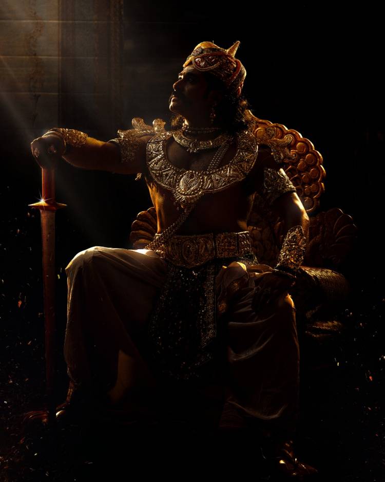 குடியரசு தினத்தை முன்னிட்டு 12 சுதந்திர போராட்ட வீரர்களாக அவதாரம் எடுத்திருக்கும் நடிகரின் புதுமையான முயற்சி