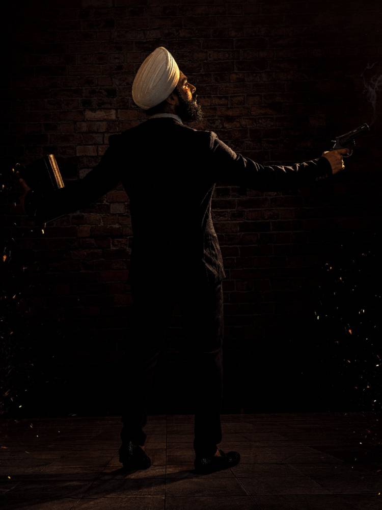 குடியரசு தினத்தை முன்னிட்டு 12 சுதந்திர போராட்ட வீரர்களாக அவதாரம் எடுத்திருக்கும் நடிகரின் புதுமையான முயற்சி