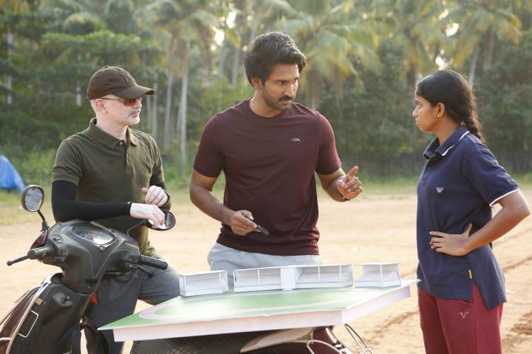 ரசிகர்கள், விமர்சகர்களின் பாராட்டு மழையில்,  நடிகர் ஆதி பினிஷெட்டி நடிப்பில் “கிளாப்” !