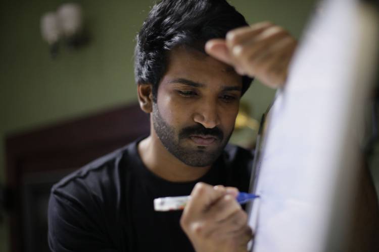 ரசிகர்கள், விமர்சகர்களின் பாராட்டு மழையில்,  நடிகர் ஆதி பினிஷெட்டி நடிப்பில் “கிளாப்” !