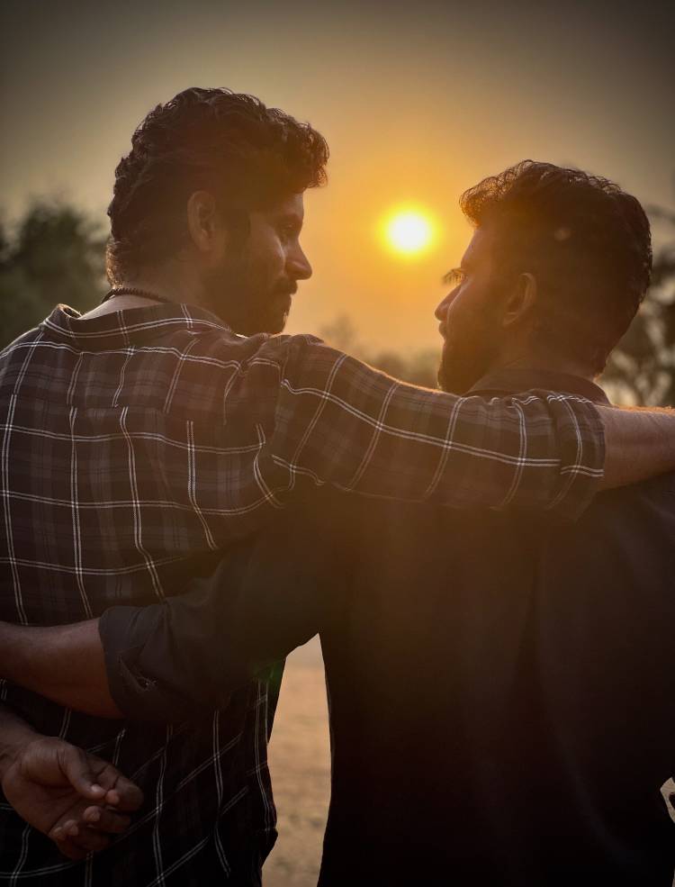 நிஜ நண்பர்களை நிழல் எதிரிகளாக மாற்றிய இயல்வது கரவேல்