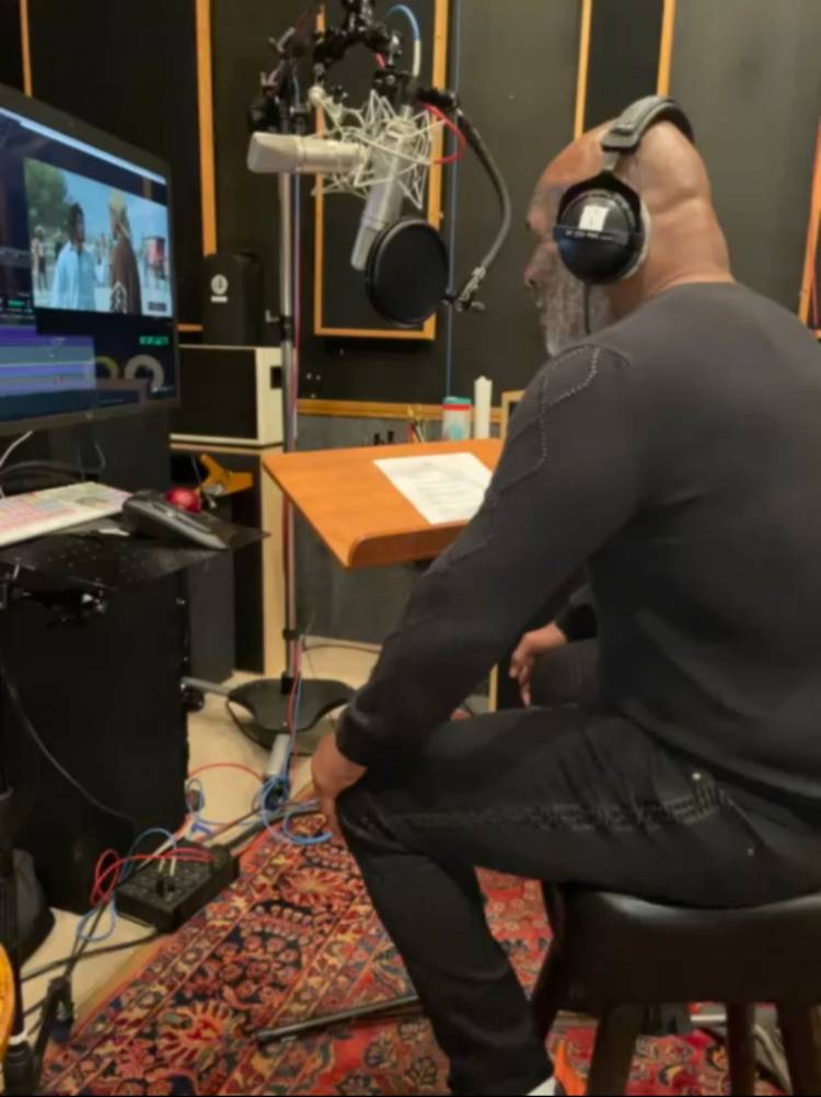 பிரபல குத்து சண்டை வீரர் மைக் டைசன்,  விஜய் தேவரகொண்டா, பூரி ஜெகன்நாத், கரண் ஜோகர், சார்மி கவுர், அவர்களின் பன்மொழி இந்திய திரைப்படமான   LIGER ( saala Crossbreed ) படத்தின் டப்பிங் பணிகளை நிறைவு செய்தார் !