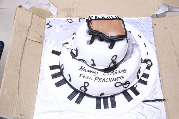 நடிகர் பிரஷாந்த் இன்று பத்திரிகையாளர் மத்தியில் தனது பிறந்த நாளைக் கொண்டாடினார் . 