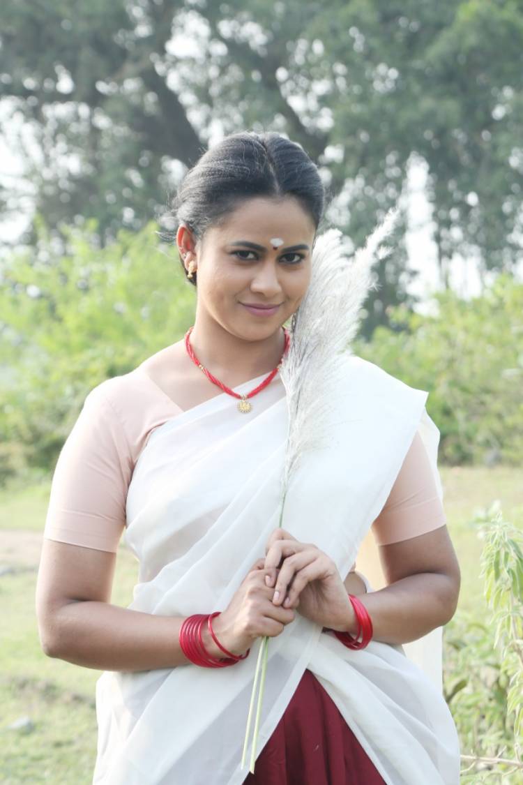 பார்த்திபன், தேவயானி நடிப்பில், 'நினைக்காத நாளில்லை',  'தீக்குச்சி' மற்றும் தெலுங்கில் 'அக்கிரவ்வா' ஆகிய படங்களை தொடர்ந்து, இயக்குனர் ஏ.எல்.ராஜா இயக்கியுள்ள புதிய படம் "சூரியனும் சூரியகாந்தியும்"!
