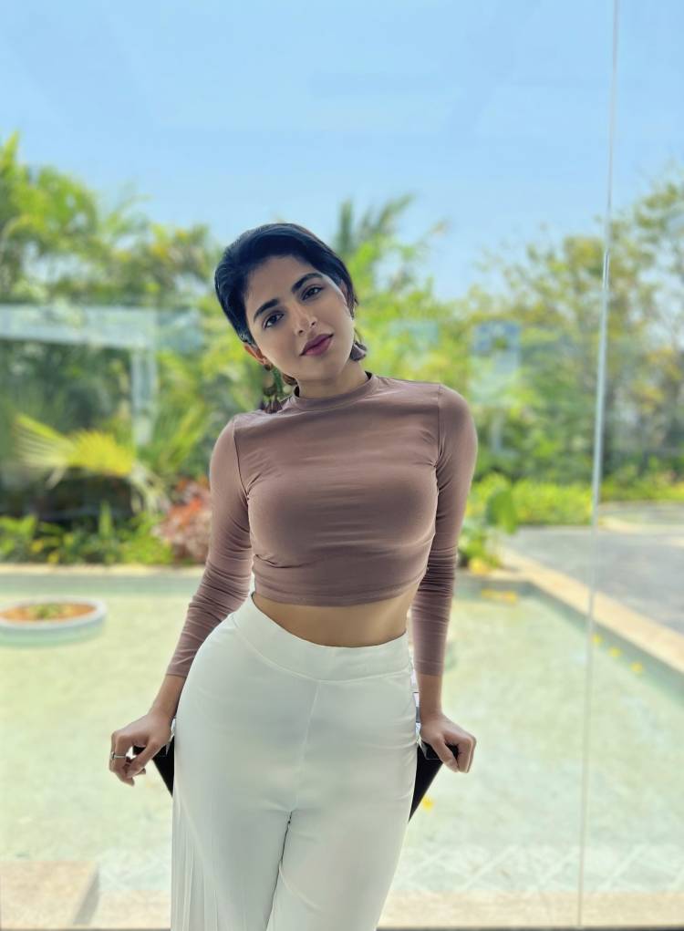 ஒரே நேரத்தில் மூன்று தெலுங்கு படங்களில் நாயகியாக நடிக்கும் ஐஸ்வர்யா மேனன் ! 