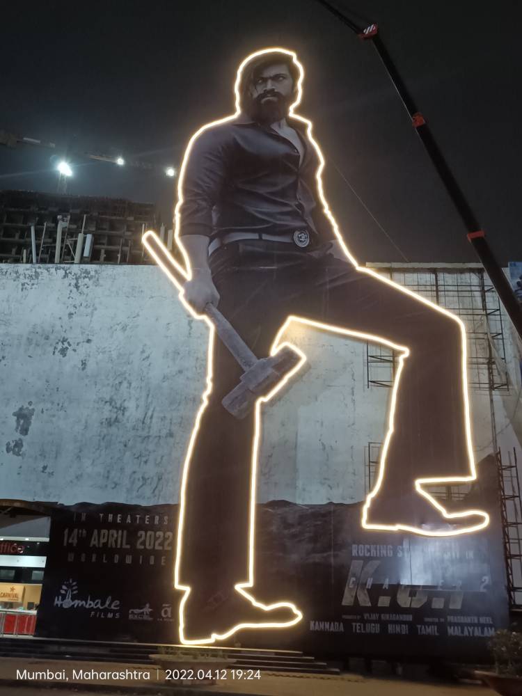 மும்பை மக்களை வியக்க வைத்த ராக்கிங் ஸ்டார் யஷ்