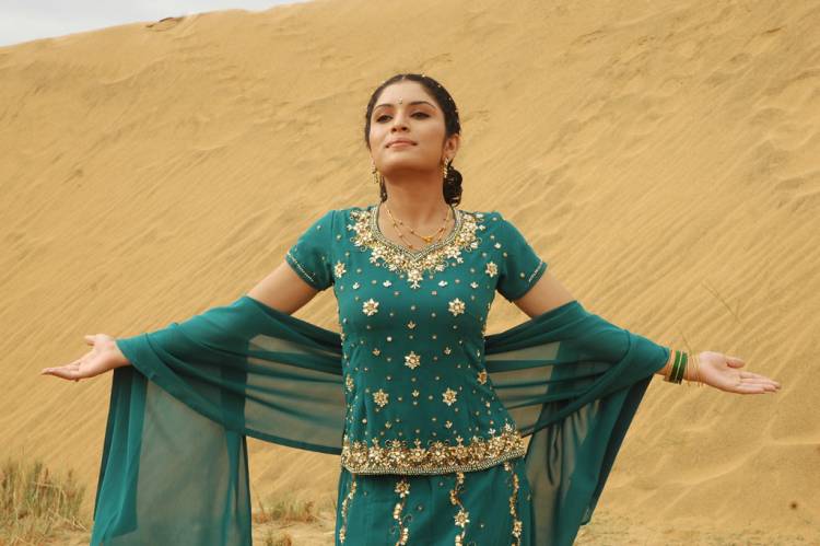 பிர்லியன்ட் மூவிஸ் தயாரிப்பில்  ‘திவ்யா மீது காதல்’