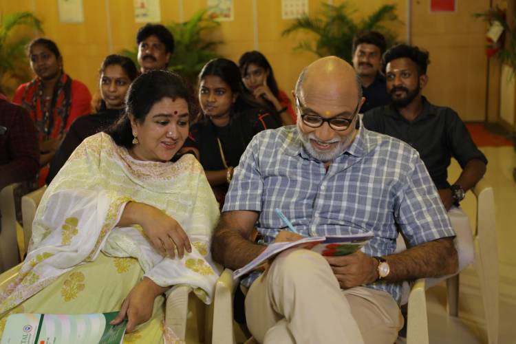 வீட்ல விசேஷம் திரைப்படம் நீண்ட நாட்களுக்குப் பிறகு குடும்பமாகா பார்வையாளர்களை மீண்டும் திரையரங்குகளுக்கு கொண்டு வரும் என்று என்னால் உறுதியாக கூறமுடியும். - நடிகர் சத்யராஜ்