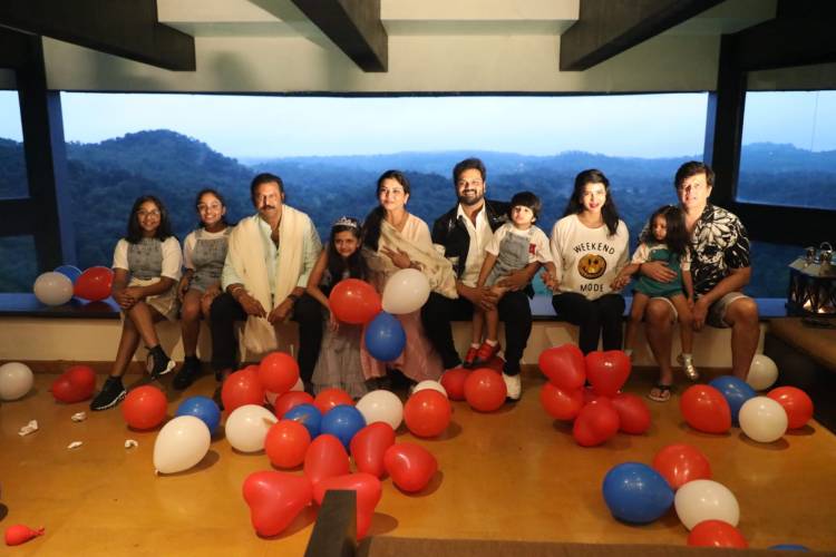 சுற்றுலா சென்ற நடிகை லக்ஷ்மி மஞ்சு சுற்றுலா தளத்தில் மகள் மற்றும் கணவரின் பிறந்தநாளை கொண்டாடினார்