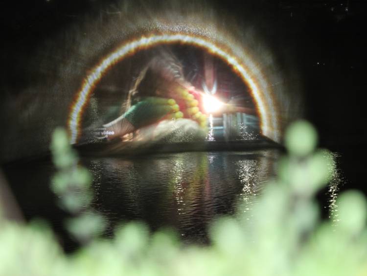 அமேசான் ப்ரைம் வீடியோவில் வெளியாகியிருக்கும் ‘சுழல் =தி வோர்டெக்ஸ்’ தொடரை விளம்பரப்படுத்துவதற்காக முப்பரிமாண தொழில்நுட்பத்தில் நீர்நிலையில் காட்சிப்படுத்தி வியக்க வைத்த படக்குழுவினர்.