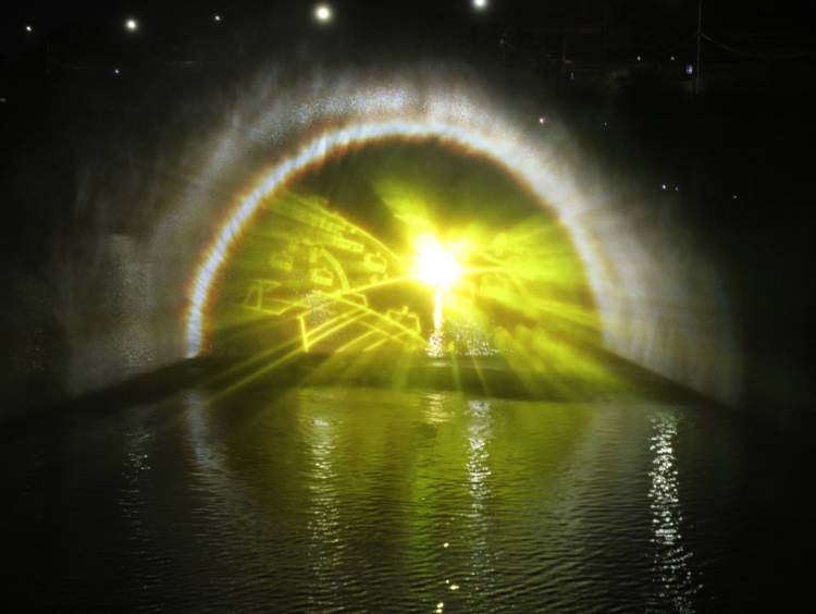 அமேசான் ப்ரைம் வீடியோவில் வெளியாகியிருக்கும் ‘சுழல் =தி வோர்டெக்ஸ்’ தொடரை விளம்பரப்படுத்துவதற்காக முப்பரிமாண தொழில்நுட்பத்தில் நீர்நிலையில் காட்சிப்படுத்தி வியக்க வைத்த படக்குழுவினர்.