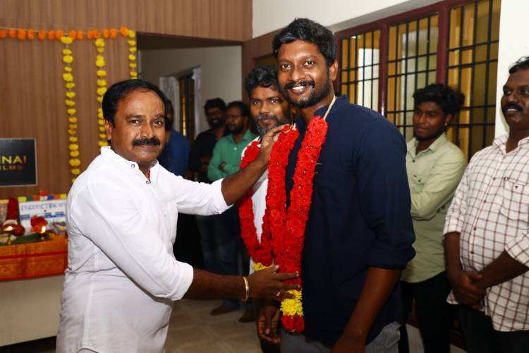 'மெட்ராஸ்' ஹரி, 'டூலெட்' ஷீலா நடிக்கும் புதிய படம் - துவங்கி வைத்த பா.ரஞ்சித்.!