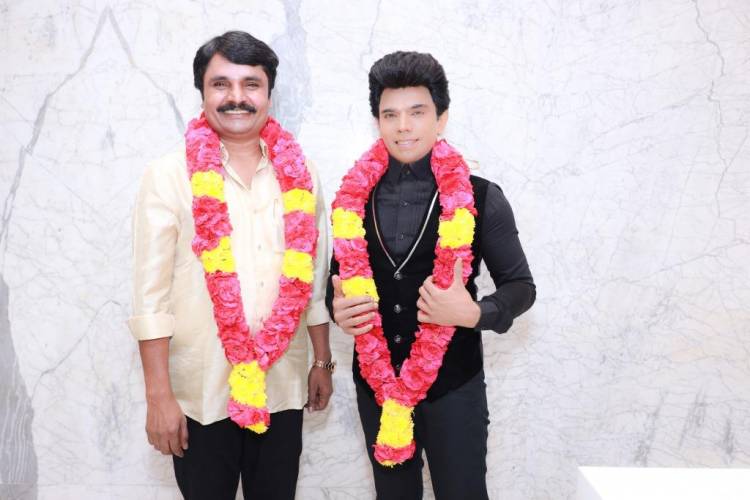 உச்ச நட்சத்திரங்கள் வரிசையில் இணைந்தார் லெஜண்ட் சரவணன்