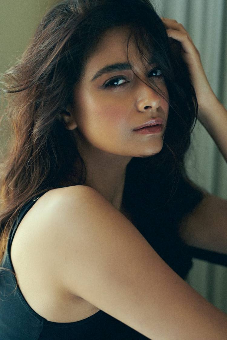 Shuffle the deck, she’s the queen of the pack