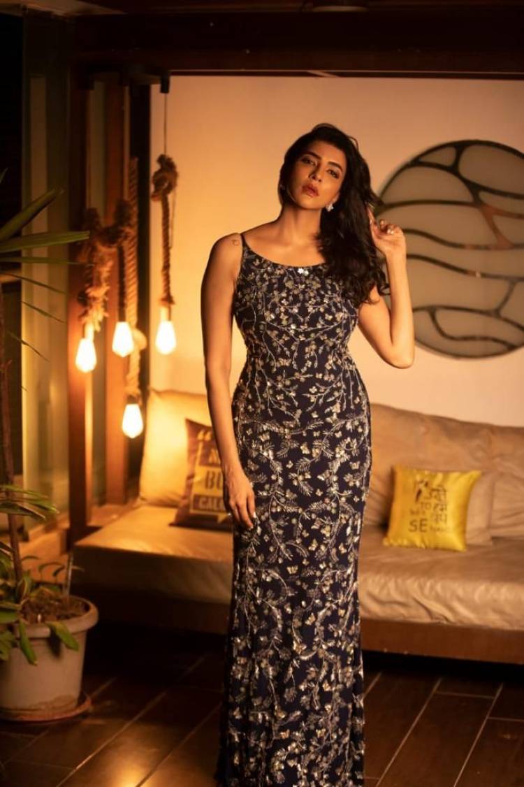 Actor-producer @LakshmiManchu looks stunning in a recent photoshoot Pictures 