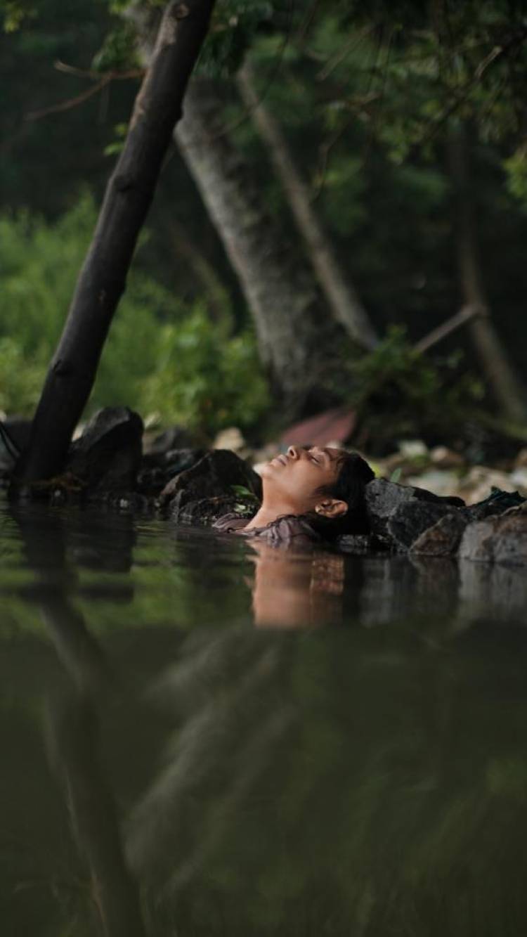 லெஸ்பியன் டிராமா "ஹோலி வுண்ட்" ஆகஸ்ட் 12, 2022 முதல் SS Frames OTT தளத்தில் ஸ்ட்ரீம் செய்யப்படவுள்ளது 