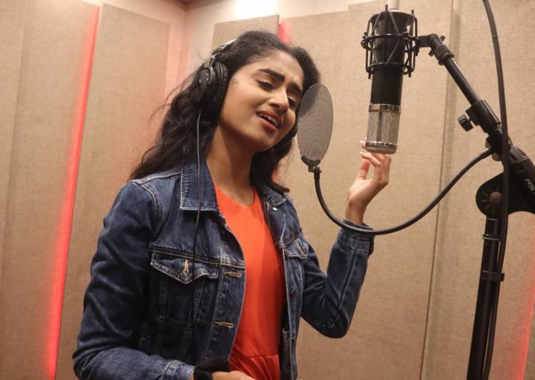 டொரண்டோவில் இருந்து பிரத்யோகமாக வரவழைக்கப்பட்ட பின்னணி பாடகி விதுசாயினி 