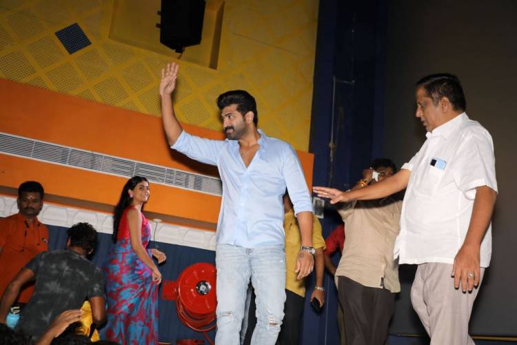 ”சினம்”  படத்தின் வெளியீட்டை முன்னிட்டு 3 நாள் தமிழ்நாடு சுற்றுலாவில், ரசிகர்களின் பேரன்பில் மிதந்த நடிகர் அருண் விஜய்!!