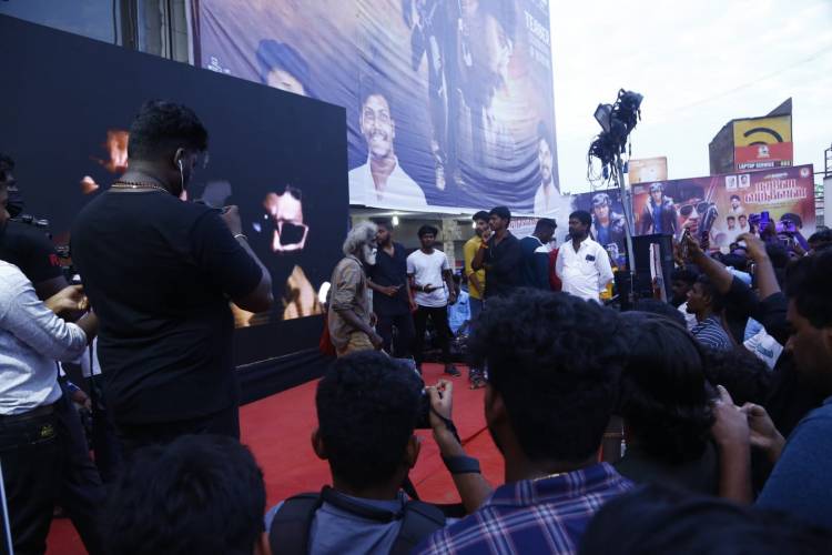 'நானே வருவேன்' படத்தின் டீஸர் ரசிகர்களின் முன்னிலையில் வெளியீடு