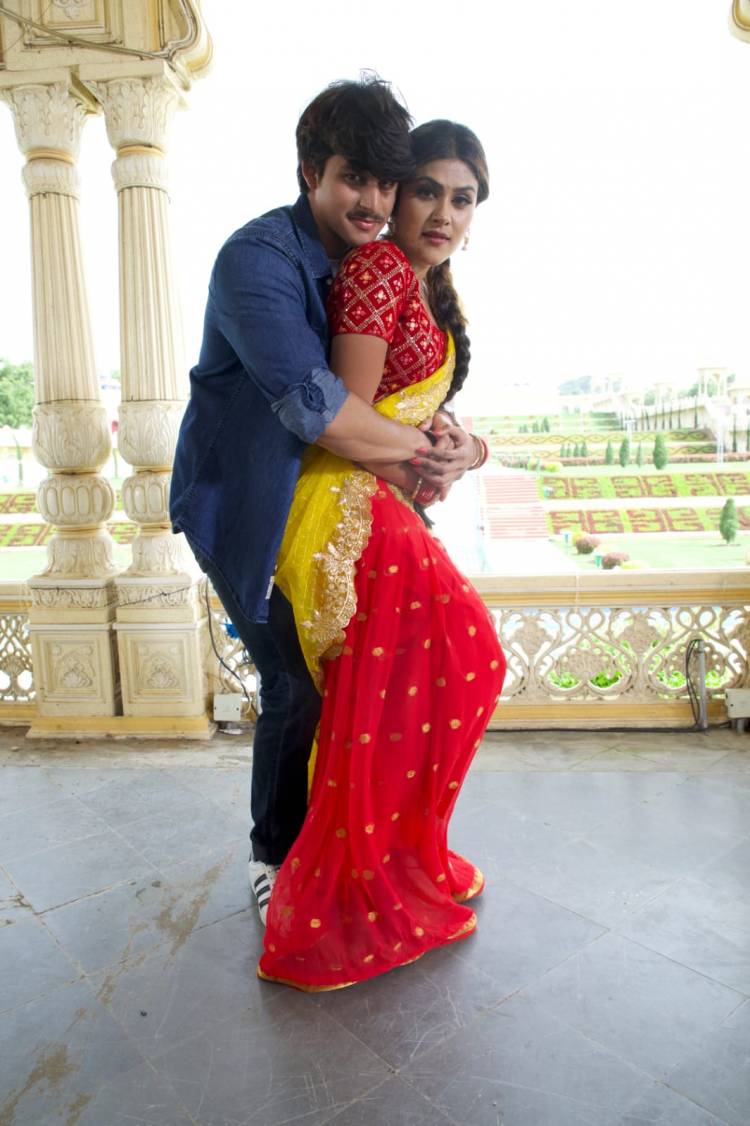 நடிப்போடு, தமிழும் கற்றுக் கொடுத்த இயக்குனர்!