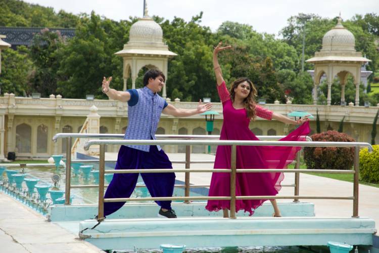 நடிப்போடு, தமிழும் கற்றுக் கொடுத்த இயக்குனர்!