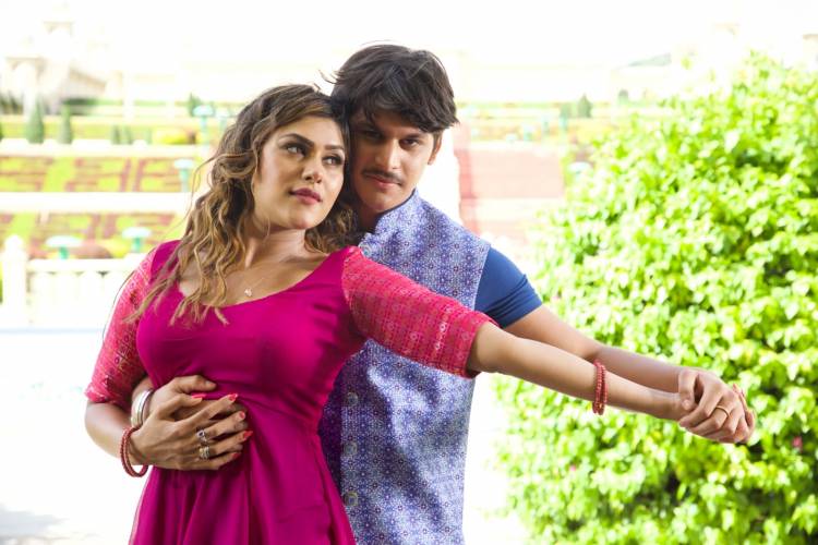 நடிப்போடு, தமிழும் கற்றுக் கொடுத்த இயக்குனர்!