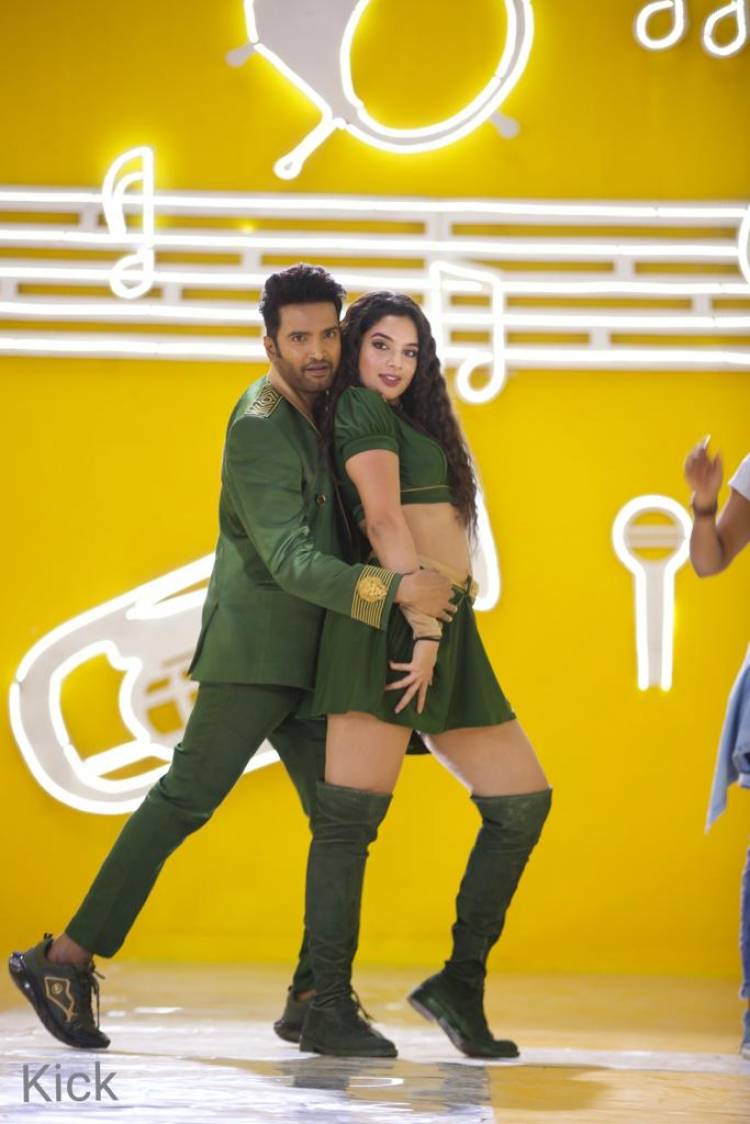 Santhanam's "Kick" is an entertaining film that will make you laugh and forgot all sorrows. 