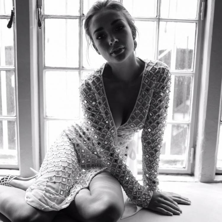 Shri Shirdi Sai Movies Sree & Kavya presents  Filmmaker Vijay directorial  Arun Vijay-Amy Jackson-Nimisha Vijayan starrer “Achcham Enbathu Illayea” recreates 3.5Cr worth of London Prison set work across 2.5 Acres 