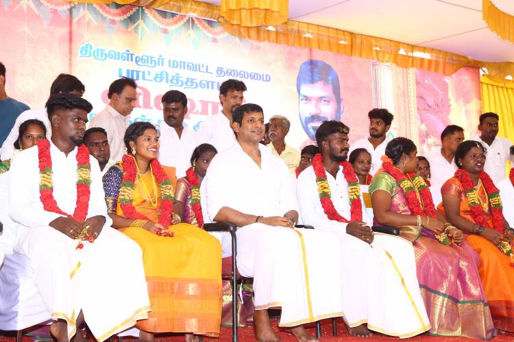 11 ஜோடிகளுக்கு திருமணம் செய்து வைத்தார் நடிகர் விஷால்! 