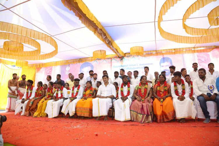 11 ஜோடிகளுக்கு திருமணம் செய்து வைத்தார் நடிகர் விஷால்! 