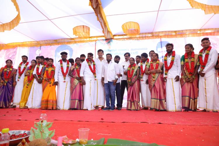 11 ஜோடிகளுக்கு திருமணம் செய்து வைத்தார் நடிகர் விஷால்! 