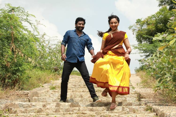 நடிகர் சசிகுமார் வெளியிட்ட கிராமத்து இசை ஆல்பம்!