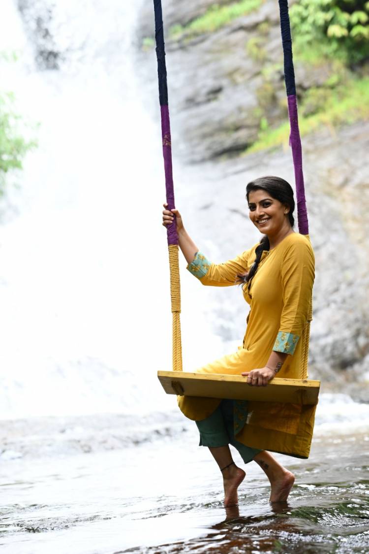 மஹா மூவிஸ் தயாரிப்பில் அனில் கட்ஸ் இயக்கத்தில் வரலக்‌ஷ்மி சரத்குமார் நடிக்கும் ‘சபரி’ படத்தின் படப்பிடிப்பு நிறைவடைந்தது! 