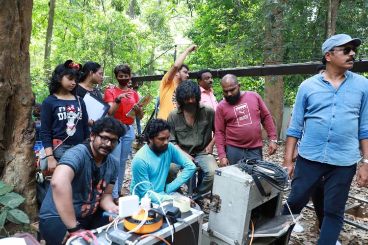 ‘ரூட் நம்பர் 17’ படத்துக்காக 5500 சதுர அடியில் பூமிக்கடியில் போடப்பட்ட குகை செட்