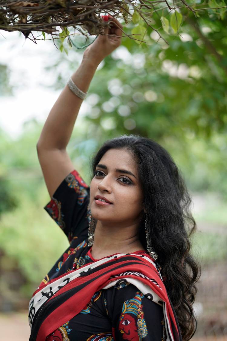 பொன்னியின் செல்வன் போன்ற வரலாற்றுப் படங்களில் நடிக்க ஆசை- வசுந்தரா