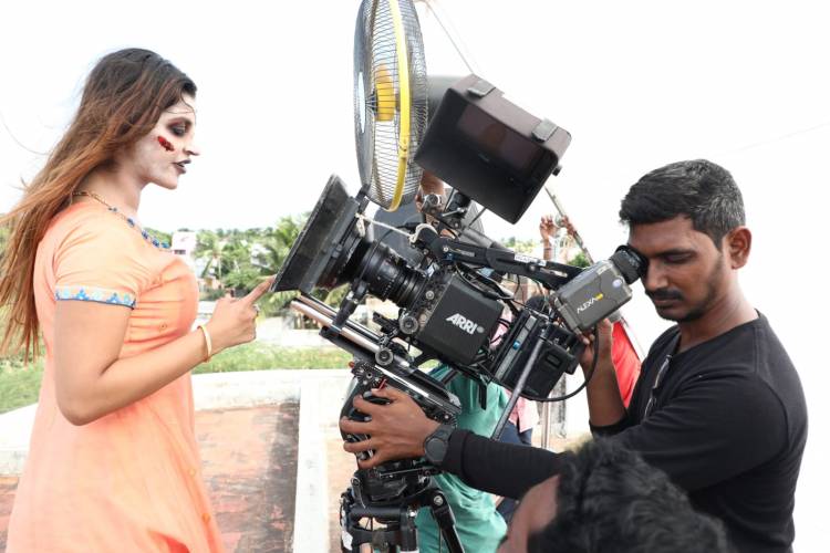 யாஷிகா ஆனந்த் பேயாக மிரட்டும் ஹாரர் படம் " சைத்ரா "  M. ஜெனித்குமார் இயக்கியுள்ளார்.