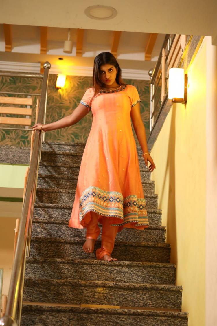 யாஷிகா ஆனந்த் பேயாக மிரட்டும் ஹாரர் படம் " சைத்ரா "  M. ஜெனித்குமார் இயக்கியுள்ளார்.