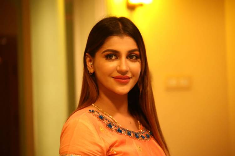 யாஷிகா ஆனந்த் பேயாக மிரட்டும் ஹாரர் படம் " சைத்ரா "  M. ஜெனித்குமார் இயக்கியுள்ளார்.