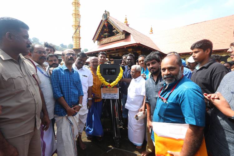 சபரிமலையில் ‘சன்னிதானம் PO’ படத்தை கிளாப் அடித்து துவங்கிவைத்த விக்னேஷ் சிவன்