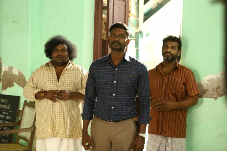 இயக்குனர் பா.இரஞ்சித் தயாரிப்பில் கவனத்தை ஈர்க்கும் யோகிபாபு வின் பொம்மை நாயகி பிப்ரவரி 3 வெளியீடு.