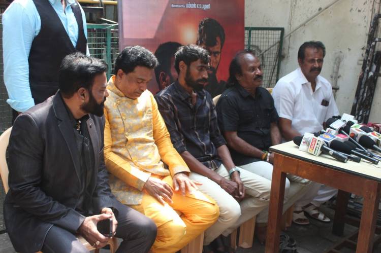 "அஞ்சி  நடுங்கிட"