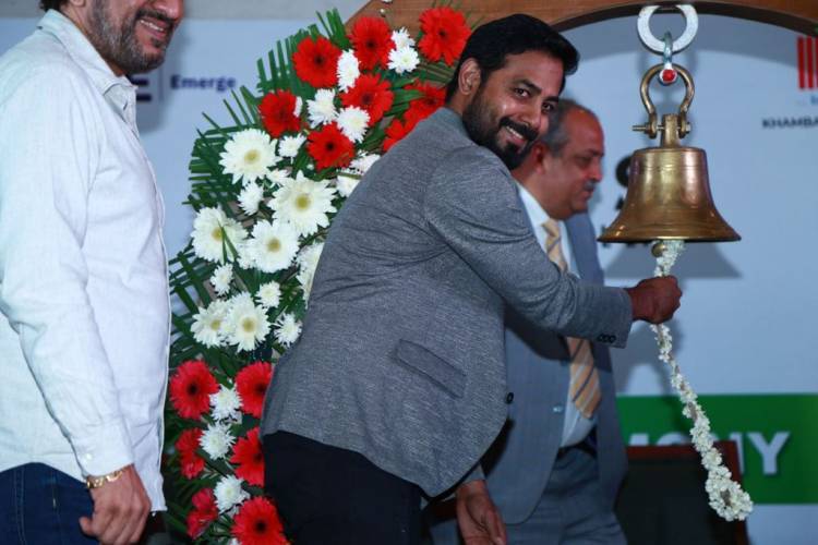 தேசிய பங்கு சந்தையில் பட்டியலிடப்பட்ட வேல்ஸ் ஃபிலிம் இன்டர்நேஷனல் லிமிடெட் நிறுவன பங்குகள்