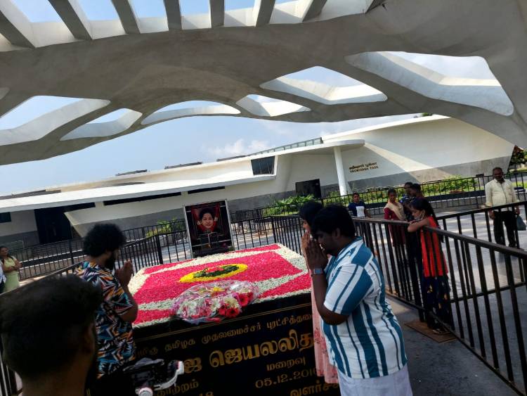 “செங்களம்” இணையத்தொடரின் வெற்றியை அரசியல் ஆளுமைகளின் நினைவிடங்களில் கொண்டாடிய படக்குழு !!! 