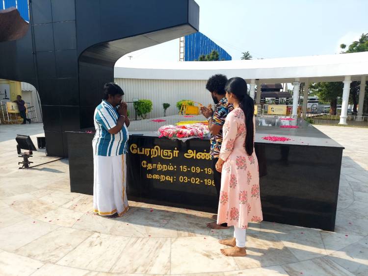 “செங்களம்” இணையத்தொடரின் வெற்றியை அரசியல் ஆளுமைகளின் நினைவிடங்களில் கொண்டாடிய படக்குழு !!! 