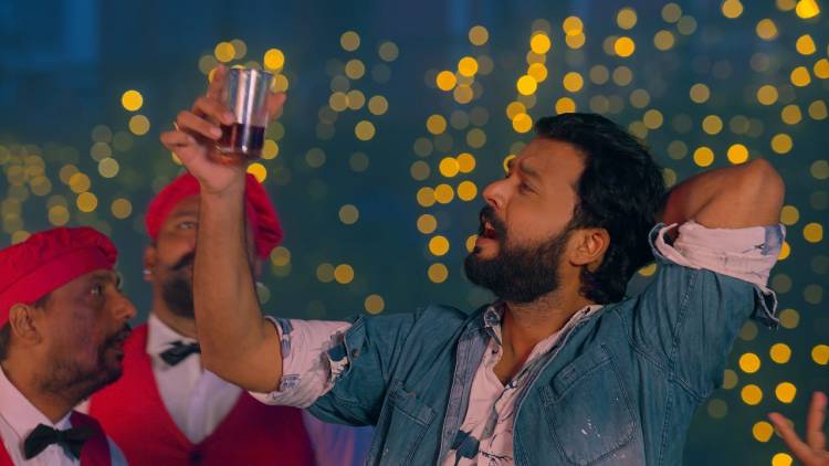 தளபதி விஜய் மற்றும் சூப்பர்ஸ்டார் ரஜினி படங்களுக்கு பாடல்கள் எழுதிய பாடலாசிரியர், ஜூலியன் அண்ட் ஜெரோமோ இன்டர்நேஷனல் நிறுவனம் தயாரிப்பில் சத்யராஜ், ஸ்ரீபதி நடிக்கும் அங்காரகன் படத்தின் மூலம் இசையமைப்பாளராக அடியெடுத்து வைக்கிறார். 