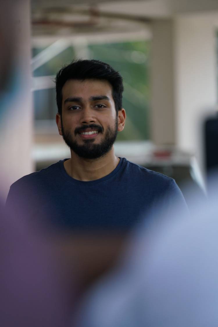 Aval Peyar Rajni First Look Revealed!