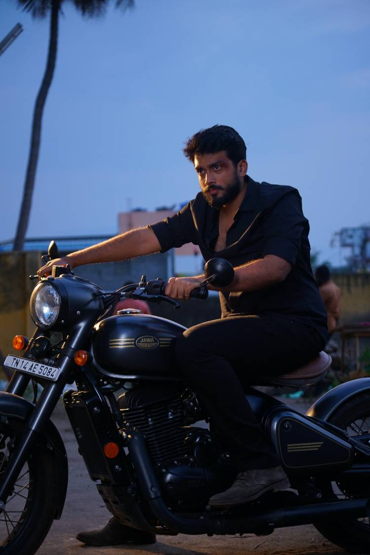 Aval Peyar Rajni First Look Revealed!