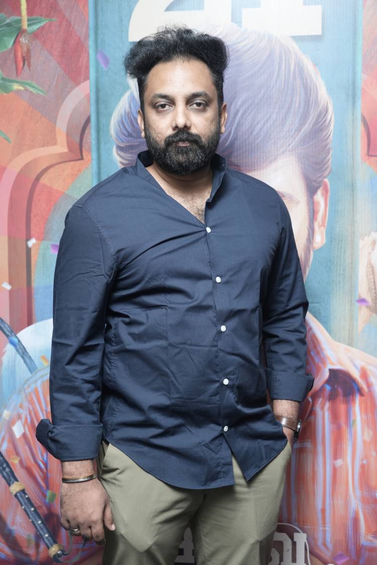 கிராமிய பின்னணியிலான முழு நீள குடும்ப பொழுதுபோக்கு நகைச்சுவை சித்திரம் 'தெய்வ மச்சான்'