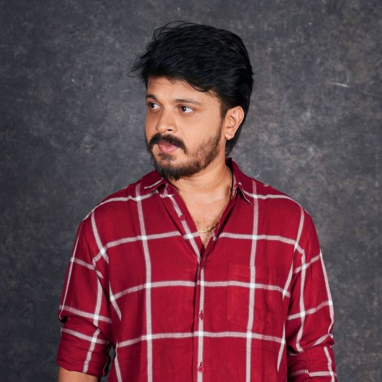 இயக்குநர்கள் என் மீது வைத்த நம்பிக்கையை காப்பாற்றுவேன்!  - நம்பிக்கையோடு பேசும் நாயகன் சந்தோஷ் சரவணன்