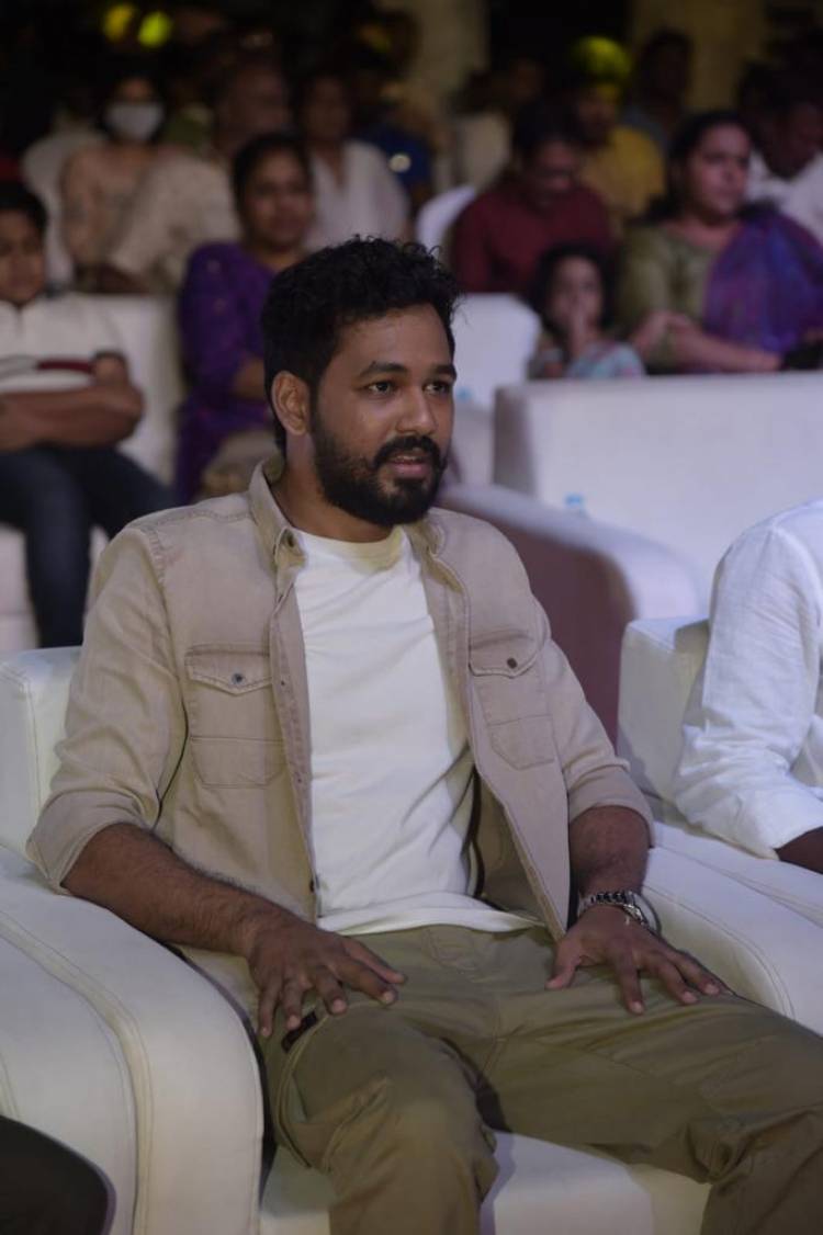 சத்ய ஜோதி பிலிம்ஸ் டி.ஜி. தியாகராஜன் வழங்கும் 'மரகத நாணயம்' புகழ் ஏ.ஆர்.கே.சரவணன் இயக்கத்தில் ஹிப்ஹாப் தமிழா ஆதி நடித்துள்ள 'வீரன்' படத்தின் ப்ரீ ரிலீஸ் ஈவண்ட்!